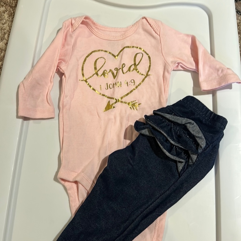 💥2/$10 Loves 1 John 4:9 shirt/jeans set 3m
